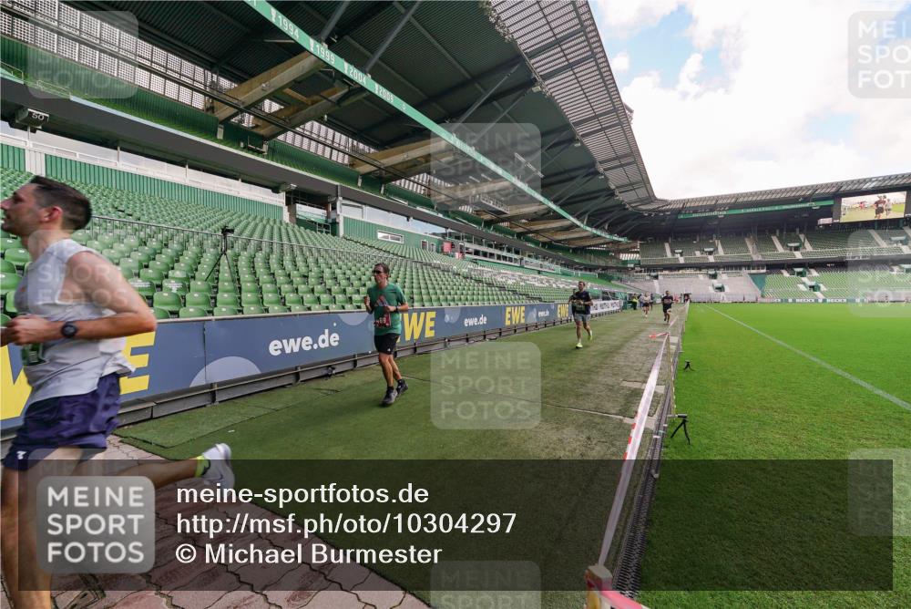 13.09.2026 - 21. swb-Marathon Bremen Michael Burmester http://msf.ph/oto/10304297 13.09.2026 12:50:27 Laufen im Stadion 335, 469, 524, 663, 670, 771, 779, 899, 1510, 1513, 1517, 1605, 1613, 1723, 1748, 1970, 1998, 2052, 2130, 2288, 2291, 2295, 2347, 2360, 2442, 2444, 2750, 2909, 3043, 3197, 3330, 3484, 3625, 3647, 3808, 3959, 3973, 4023, 4033, 4247, 4368, 4384, 4473, 4559, 4743, 4852, 4888, 4990, 5066, 5111, 5155, 5314, 5377, 5383, 5521, 5532, 5570, 5585, 5594, 5620, 5627, 5636, 5648, 5696, 6267, 6274, 6471, 6652, 6668, 6692, 6842, 6901, 6906, 7109, 7115, 7121, 8033, 8798, 195 meine-sportfotos.de