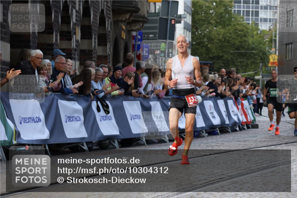 13.09.2026 - 21. swb-Marathon Bremen Strokosch-Dieckow http://msf.ph/oto/10304312 13.09.2026 12:58:22 Ziel 1323, 2073, 2099, 9065, 346, 5672, 6198, 8311, 8394 meine-sportfotos.de