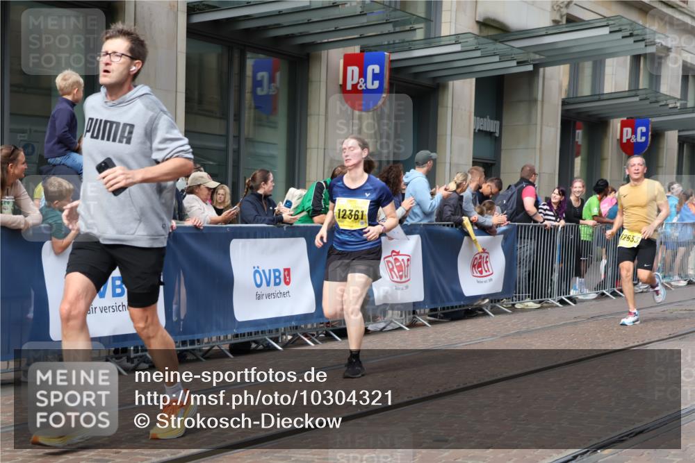 13.09.2026 - 21. swb-Marathon Bremen Strokosch-Dieckow http://msf.ph/oto/10304321 13.09.2026 10:52:28 Ziel 10193, 10304, 10339, 10652, 10734, 10812, 10827, 10863, 10906, 11002, 11038, 11109, 11144, 11350, 11362, 11386, 11597, 11766, 12019, 12338, 12399, 12533, 10761, 10812, 10958, 11371, 11604, 11605, 11610, 11669, 12319, 12361, 12439, 12533, 13578 meine-sportfotos.de