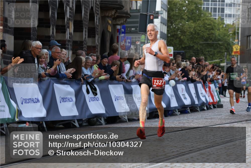 13.09.2026 - 21. swb-Marathon Bremen Strokosch-Dieckow http://msf.ph/oto/10304327 13.09.2026 12:58:22 Ziel 1323, 2073, 2099, 9065, 346, 5672, 6198, 8311, 8394 meine-sportfotos.de