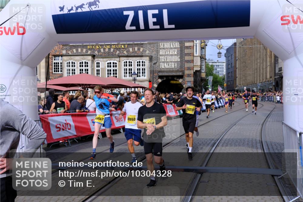 13.09.2026 - 21. swb-Marathon Bremen Tim E. http://msf.ph/oto/10304328 13.09.2026 10:47:56 Ziel 10172, 10210, 10223, 10270, 10393, 10592, 10594, 10807, 10860, 10873, 11018, 11130, 11469, 11634, 11646, 11809, 11894, 12077, 12296, 12318, 12547, 13521 meine-sportfotos.de