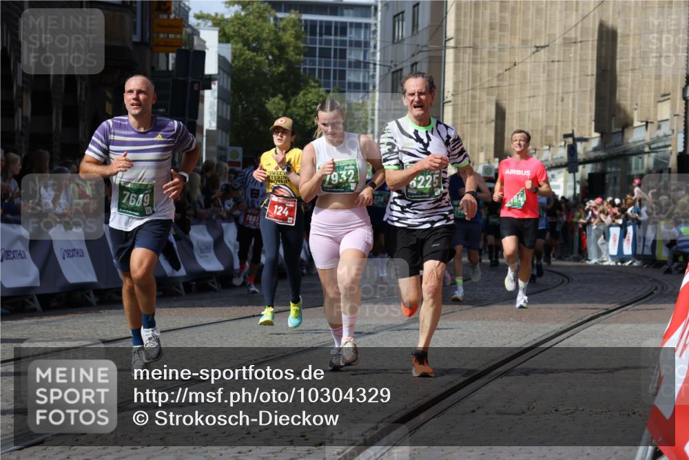 13.09.2026 - 21. swb-Marathon Bremen Strokosch-Dieckow http://msf.ph/oto/10304329 13.09.2026 13:30:05 Ziel 109, 124, 454, 716, 1073, 1173, 1581, 1861, 2289, 3320, 3618, 3667, 3908, 4115, 4524, 4575, 4576, 6006, 6127, 6384, 6725, 6930, 7079, 7093, 7384, 7884, 8267, 8481, 8594, 8612, 8771, 8899, 9049, 9534, 9747, 9770, 10013, 13031, 881, 1909, 1938, 2265, 2364, 4763, 5615, 6225, 6942, 6992, 6994, 7184, 7609, 7932, 7966, 8105, 8115, 8441, 9015, 9412, 9529 meine-sportfotos.de