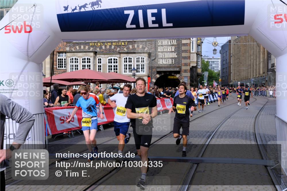 13.09.2026 - 21. swb-Marathon Bremen Tim E. http://msf.ph/oto/10304335 13.09.2026 10:47:56 Ziel 10172, 10210, 10223, 10270, 10393, 10592, 10594, 10807, 10860, 10873, 11018, 11130, 11469, 11634, 11646, 11809, 11894, 12077, 12296, 12318, 12547, 13521 meine-sportfotos.de