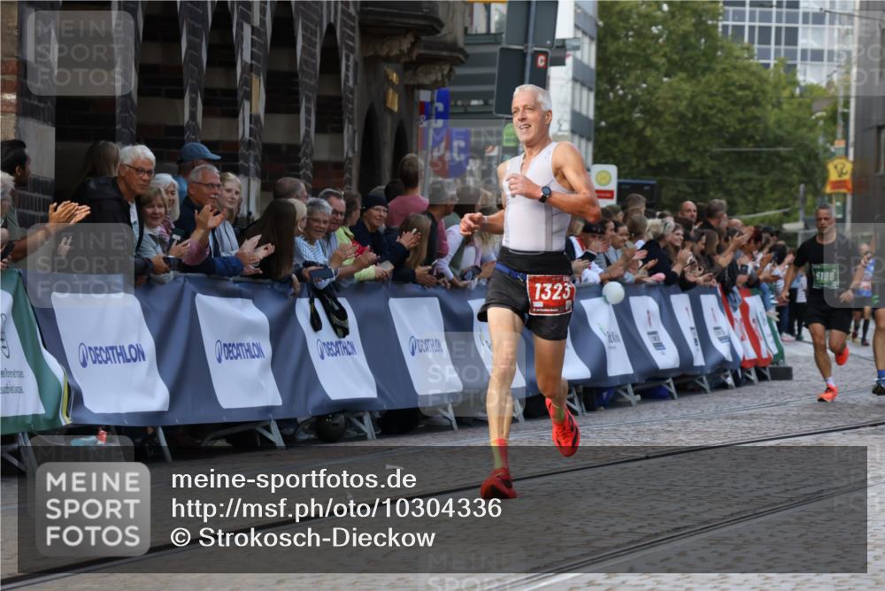 13.09.2026 - 21. swb-Marathon Bremen Strokosch-Dieckow http://msf.ph/oto/10304336 13.09.2026 12:58:22 Ziel 1323, 2073, 2099, 9065, 346, 5672, 6198, 8311, 8394 meine-sportfotos.de