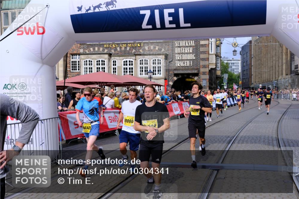 13.09.2026 - 21. swb-Marathon Bremen Tim E. http://msf.ph/oto/10304341 13.09.2026 10:47:56 Ziel 10172, 10210, 10223, 10270, 10393, 10592, 10594, 10807, 10860, 10873, 11018, 11130, 11469, 11634, 11646, 11809, 11894, 12077, 12296, 12318, 12547, 13521 meine-sportfotos.de