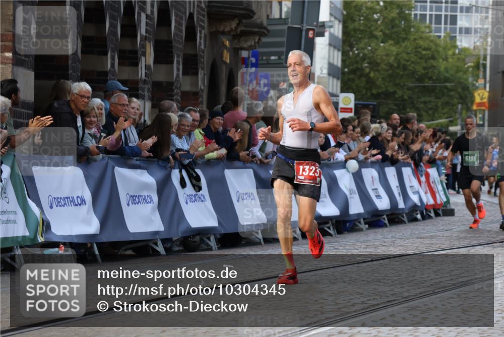 13.09.2026 - 21. swb-Marathon Bremen Strokosch-Dieckow http://msf.ph/oto/10304345 13.09.2026 12:58:22 Ziel 1323, 2073, 2099, 9065, 346, 5672, 6198, 8311, 8394 meine-sportfotos.de