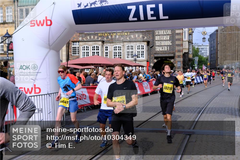 13.09.2026 - 21. swb-Marathon Bremen Tim E. http://msf.ph/oto/10304349 13.09.2026 10:47:56 Ziel 10172, 10210, 10223, 10270, 10393, 10592, 10594, 10807, 10860, 10873, 11018, 11130, 11469, 11634, 11646, 11809, 11894, 12077, 12296, 12318, 12547, 13521 meine-sportfotos.de