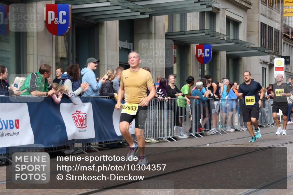 13.09.2026 - 21. swb-Marathon Bremen Strokosch-Dieckow http://msf.ph/oto/10304357 13.09.2026 10:52:29 Ziel 10193, 10304, 10339, 10652, 10734, 10827, 10863, 10906, 11002, 11038, 11109, 11144, 11350, 11362, 11386, 11597, 11766, 12019, 12338, 12399, 10761, 10812, 10958, 11350, 11371, 11604, 11605, 11610, 11669, 12319, 12361, 12439, 12533, 13578 meine-sportfotos.de