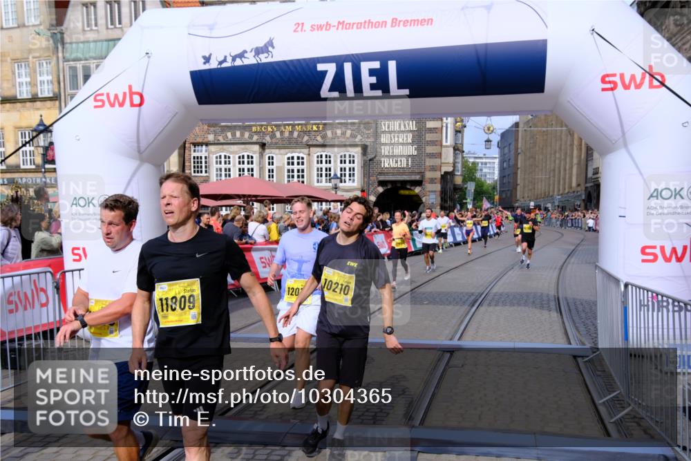 13.09.2026 - 21. swb-Marathon Bremen Tim E. http://msf.ph/oto/10304365 13.09.2026 10:47:57 Ziel 10172, 10210, 10223, 10270, 10393, 10592, 10594, 10807, 10860, 10873, 11018, 11130, 11469, 11634, 11646, 11809, 11894, 12077, 12296, 12318, 12547, 12558, 13521 meine-sportfotos.de