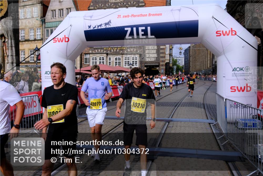 13.09.2026 - 21. swb-Marathon Bremen Tim E. http://msf.ph/oto/10304372 13.09.2026 10:47:58 Ziel 10172, 10210, 10223, 10270, 10393, 10592, 10594, 10860, 10873, 11018, 11130, 11469, 11634, 11646, 11809, 11894, 12077, 12296, 12318, 12547, 12558, 13521 meine-sportfotos.de