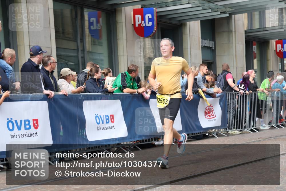 13.09.2026 - 21. swb-Marathon Bremen Strokosch-Dieckow http://msf.ph/oto/10304377 13.09.2026 10:52:29 Ziel 10193, 10304, 10339, 10652, 10734, 10827, 10863, 10906, 11002, 11038, 11109, 11144, 11350, 11362, 11386, 11597, 11766, 12019, 12338, 12399, 10761, 10812, 10958, 11350, 11371, 11604, 11605, 11610, 11669, 12319, 12361, 12439, 12533, 13578 meine-sportfotos.de
