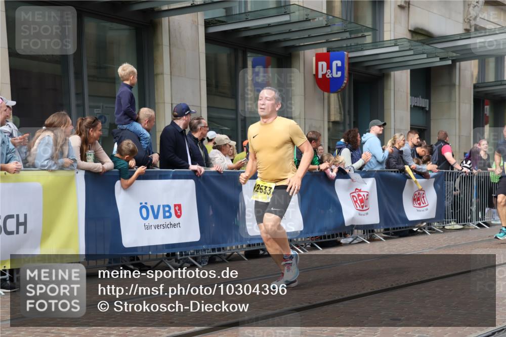 13.09.2026 - 21. swb-Marathon Bremen Strokosch-Dieckow http://msf.ph/oto/10304396 13.09.2026 10:52:30 Ziel 10193, 10304, 10339, 10652, 10734, 10827, 10863, 10906, 11002, 11038, 11109, 11144, 11238, 11362, 11386, 11597, 11766, 12019, 12338, 12399, 10761, 10812, 10958, 11350, 11371, 11604, 11605, 11610, 11669, 12319, 12361, 12439, 12533, 13578 meine-sportfotos.de