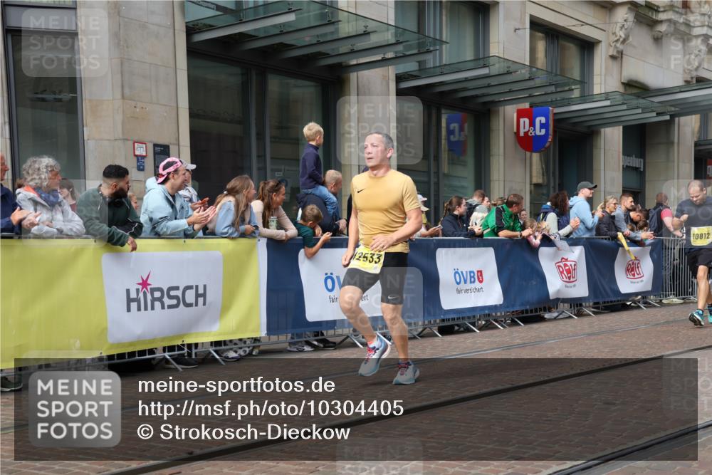 13.09.2026 - 21. swb-Marathon Bremen Strokosch-Dieckow http://msf.ph/oto/10304405 13.09.2026 10:52:30 Ziel 10193, 10304, 10339, 10652, 10734, 10827, 10863, 10906, 11002, 11038, 11109, 11144, 11238, 11362, 11386, 11597, 11766, 12019, 12338, 12399, 10761, 10812, 10958, 11350, 11371, 11604, 11605, 11610, 11669, 12319, 12361, 12439, 12533, 13578 meine-sportfotos.de