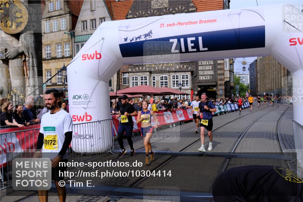 13.09.2026 - 21. swb-Marathon Bremen Tim E. http://msf.ph/oto/10304414 13.09.2026 10:48:03 Ziel 10172, 10210, 10393, 10592, 10594, 10860, 11018, 11130, 11360, 11634, 11809, 11894, 12077, 12278, 12547, 12558 meine-sportfotos.de