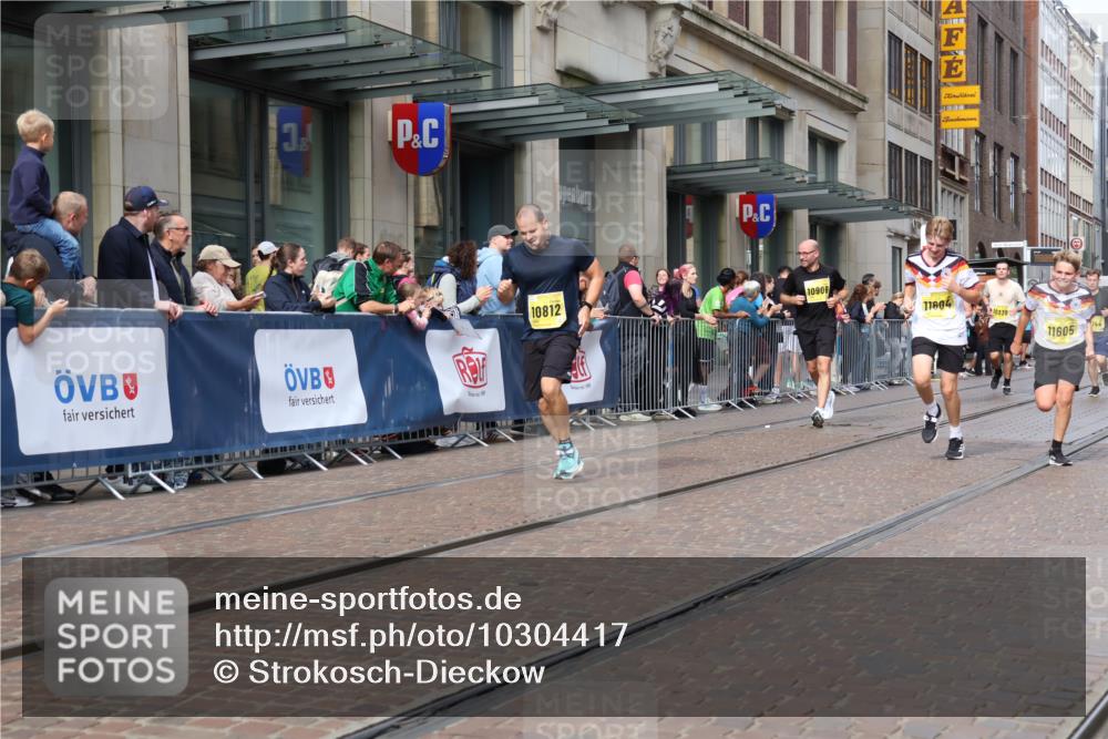 13.09.2026 - 21. swb-Marathon Bremen Strokosch-Dieckow http://msf.ph/oto/10304417 13.09.2026 10:52:31 Ziel 10193, 10304, 10339, 10652, 10734, 10827, 10863, 10906, 11002, 11038, 11109, 11144, 11238, 11362, 11386, 11597, 11766, 12019, 12338, 12399, 10761, 10812, 10958, 11350, 11371, 11604, 11605, 11610, 11669, 12319, 12361, 12439, 12533, 13578 meine-sportfotos.de