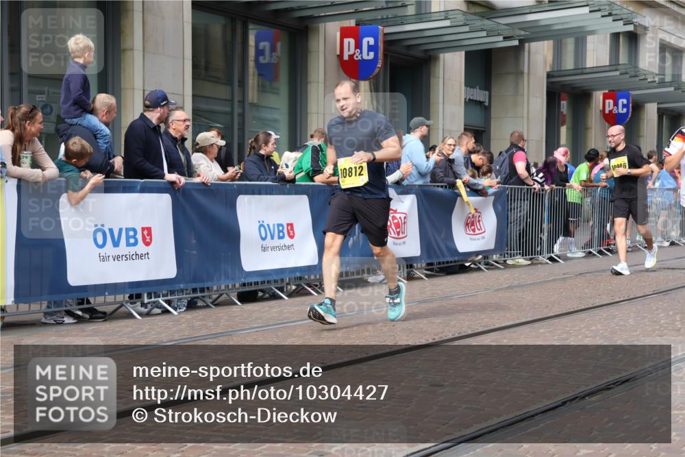 13.09.2026 - 21. swb-Marathon Bremen Strokosch-Dieckow http://msf.ph/oto/10304427 13.09.2026 10:52:31 Ziel 10193, 10304, 10339, 10652, 10734, 10827, 10863, 10906, 11002, 11038, 11109, 11144, 11238, 11362, 11386, 11597, 11766, 12019, 12338, 12399, 10761, 10812, 10958, 11350, 11371, 11604, 11605, 11610, 11669, 12319, 12361, 12439, 12533, 13578 meine-sportfotos.de