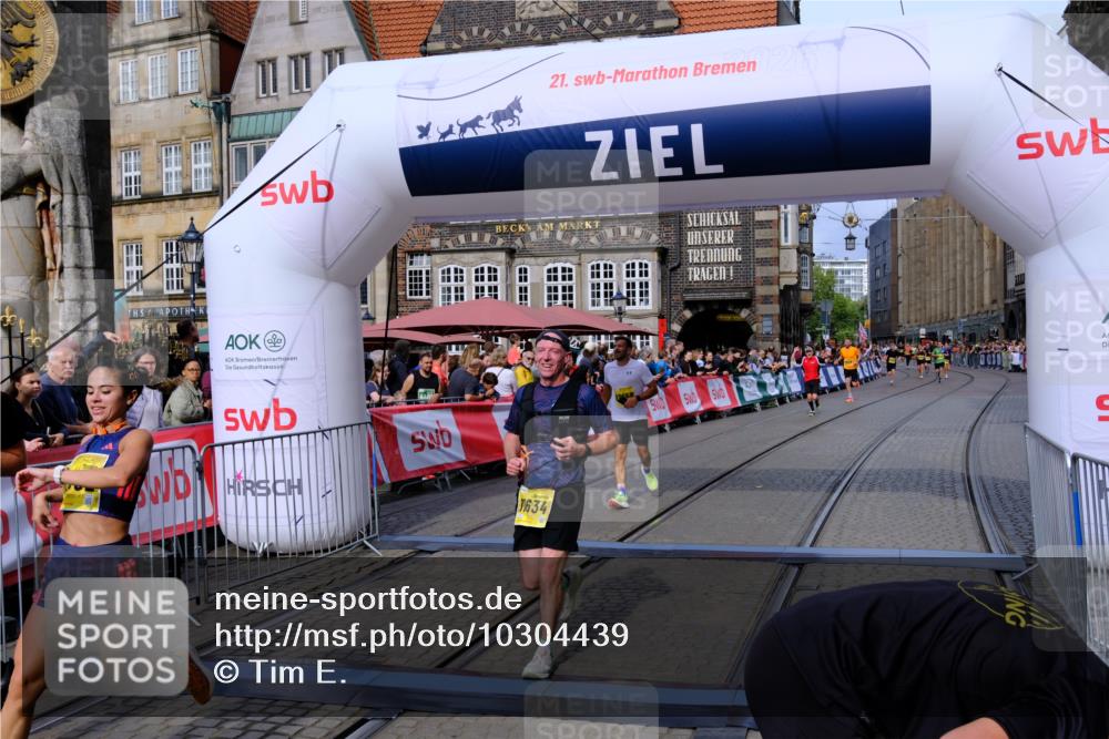 13.09.2026 - 21. swb-Marathon Bremen Tim E. http://msf.ph/oto/10304439 13.09.2026 10:48:04 Ziel 10172, 10210, 10393, 10592, 10594, 10860, 11018, 11130, 11360, 11634, 11809, 11894, 12077, 12278, 12547, 12558 meine-sportfotos.de