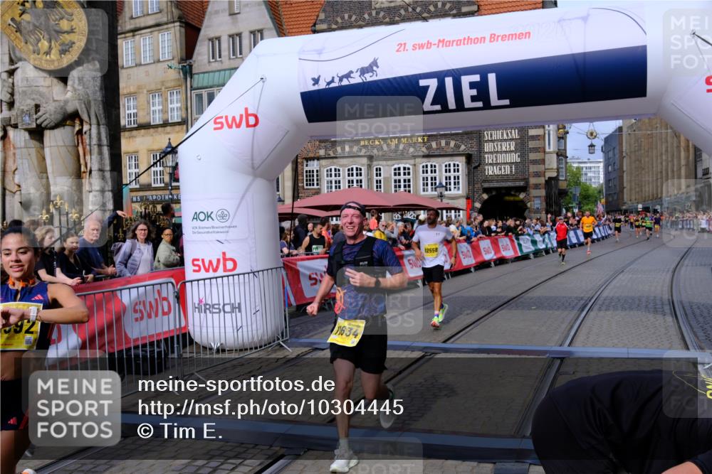 13.09.2026 - 21. swb-Marathon Bremen Tim E. http://msf.ph/oto/10304445 13.09.2026 10:48:04 Ziel 10172, 10210, 10393, 10592, 10594, 10860, 11018, 11130, 11360, 11634, 11809, 11894, 12077, 12278, 12547, 12558 meine-sportfotos.de