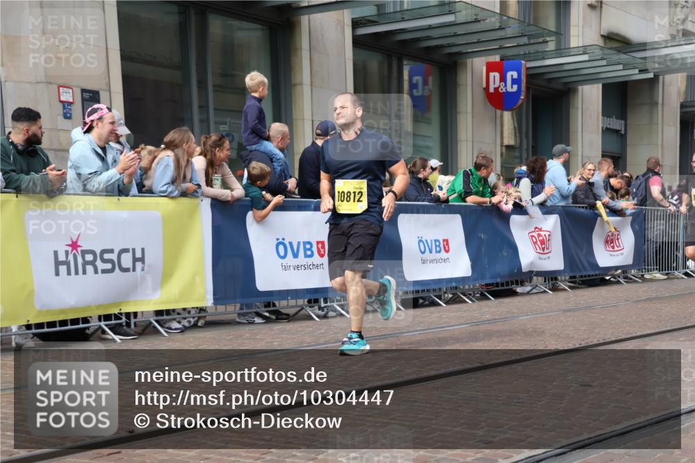 13.09.2026 - 21. swb-Marathon Bremen Strokosch-Dieckow http://msf.ph/oto/10304447 13.09.2026 10:52:31 Ziel 10193, 10304, 10339, 10652, 10734, 10827, 10863, 10906, 11002, 11038, 11109, 11144, 11238, 11362, 11386, 11597, 11766, 12019, 12338, 12399, 10761, 10812, 10958, 11350, 11371, 11604, 11605, 11610, 11669, 12319, 12361, 12439, 12533, 13578 meine-sportfotos.de