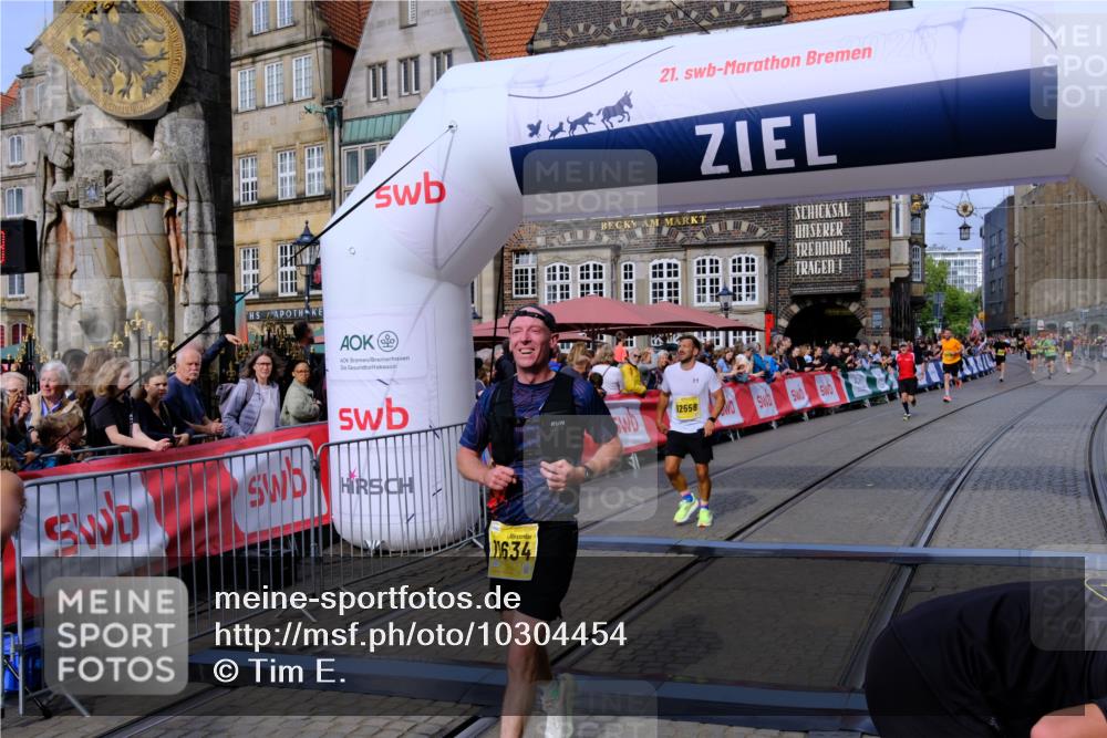 13.09.2026 - 21. swb-Marathon Bremen Tim E. http://msf.ph/oto/10304454 13.09.2026 10:48:05 Ziel 10172, 10210, 10393, 10592, 10594, 10860, 11018, 11360, 11634, 11809, 11894, 12077, 12278, 12547, 12558 meine-sportfotos.de