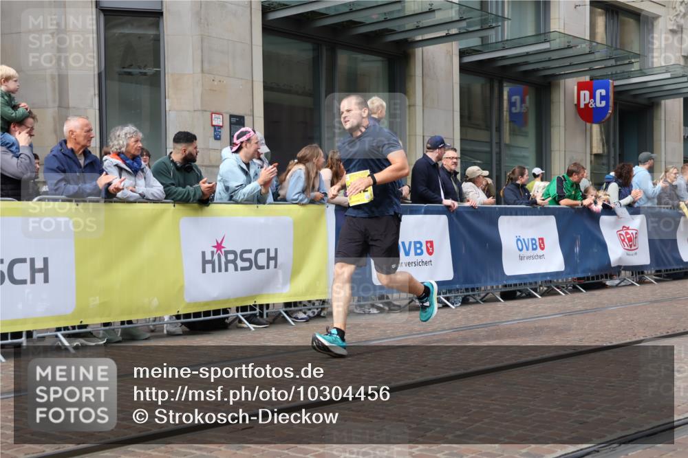 13.09.2026 - 21. swb-Marathon Bremen Strokosch-Dieckow http://msf.ph/oto/10304456 13.09.2026 10:52:32 Ziel 10193, 10304, 10339, 10652, 10714, 10734, 10827, 10863, 10906, 11002, 11038, 11109, 11144, 11238, 11362, 11386, 11575, 11597, 11766, 12019, 12338, 12369, 12399, 10761, 10812, 10958, 11109, 11350, 11371, 11604, 11605, 11610, 11669, 12319, 12361, 12439, 12533, 13578 meine-sportfotos.de