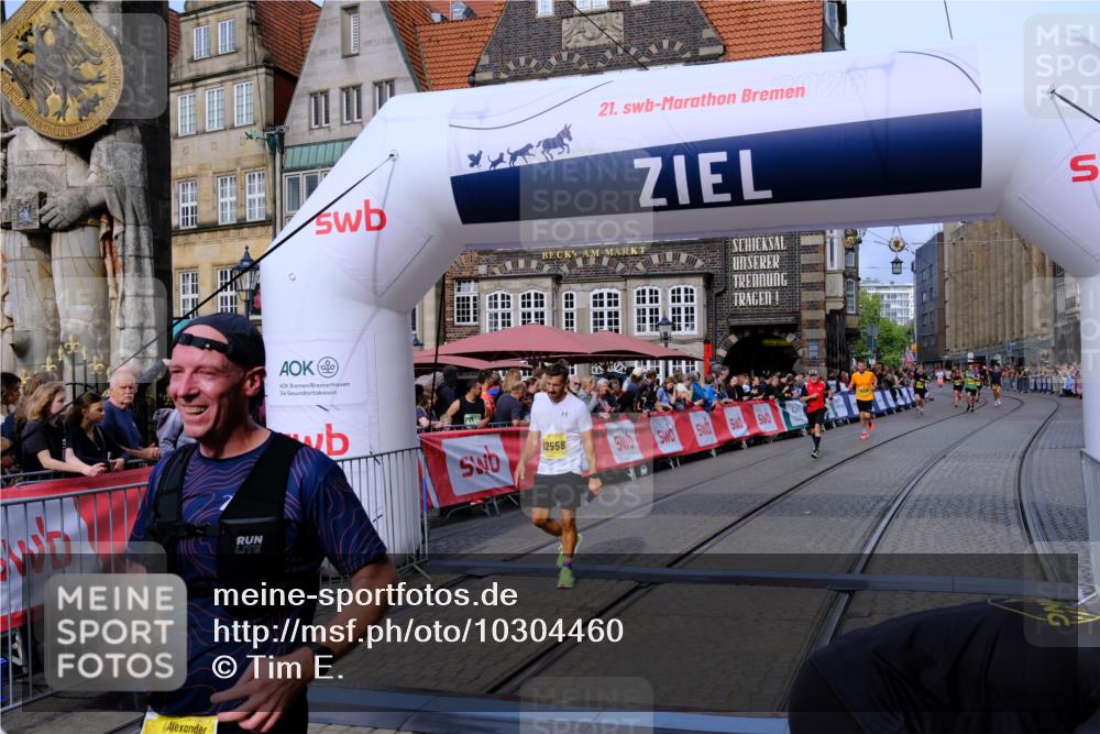 13.09.2026 - 21. swb-Marathon Bremen Tim E. http://msf.ph/oto/10304460 13.09.2026 10:48:06 Ziel 10172, 10210, 10393, 10592, 10860, 11018, 11360, 11634, 11735, 11809, 11894, 12077, 12278, 12547, 12558 meine-sportfotos.de