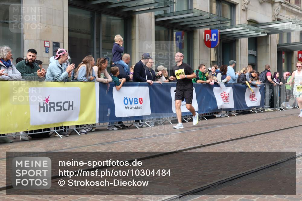 13.09.2026 - 21. swb-Marathon Bremen Strokosch-Dieckow http://msf.ph/oto/10304484 13.09.2026 10:52:33 Ziel 10193, 10304, 10339, 10652, 10714, 10734, 10827, 10863, 10906, 11002, 11038, 11144, 11238, 11362, 11386, 11575, 11597, 11766, 12019, 12338, 12369, 12399, 10761, 10812, 10958, 11109, 11350, 11371, 11604, 11605, 11610, 11669, 12319, 12361, 12439, 12533, 13578 meine-sportfotos.de