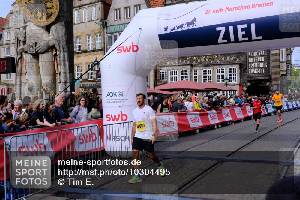 13.09.2026 - 21. swb-Marathon Bremen Tim E. http://msf.ph/oto/10304495 13.09.2026 10:48:07 Ziel 10172, 10210, 10393, 10592, 10860, 11018, 11360, 11634, 11735, 11809, 11894, 12077, 12278, 12547, 12558 meine-sportfotos.de