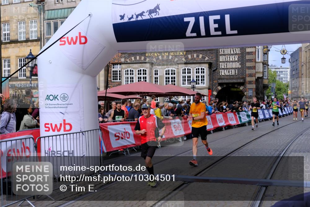 13.09.2026 - 21. swb-Marathon Bremen Tim E. http://msf.ph/oto/10304501 13.09.2026 10:48:10 Ziel 10172, 10393, 10592, 11018, 11360, 11634, 11735, 11894, 12278, 12354, 12487, 12558, 13620 meine-sportfotos.de