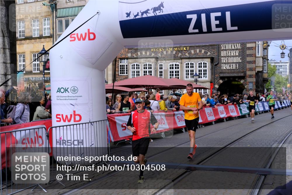 13.09.2026 - 21. swb-Marathon Bremen Tim E. http://msf.ph/oto/10304508 13.09.2026 10:48:10 Ziel 10172, 10393, 10592, 11018, 11360, 11634, 11735, 11894, 12278, 12354, 12487, 12558, 13620 meine-sportfotos.de