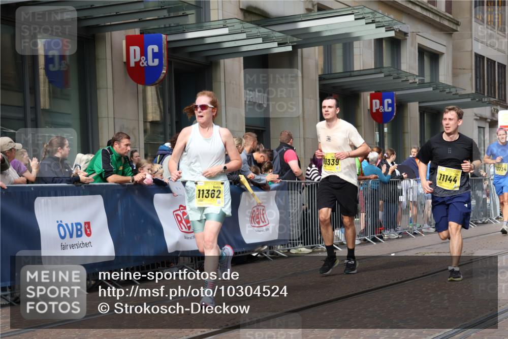 13.09.2026 - 21. swb-Marathon Bremen Strokosch-Dieckow http://msf.ph/oto/10304524 13.09.2026 10:52:35 Ziel 10193, 10304, 10339, 10652, 10714, 10734, 10827, 10863, 11002, 11038, 11144, 11238, 11282, 11362, 11386, 11575, 11597, 11766, 12019, 12338, 12369, 12399, 10761, 10812, 10906, 10958, 11109, 11350, 11371, 11604, 11605, 11610, 11669, 12319, 12361, 12439, 12533 meine-sportfotos.de