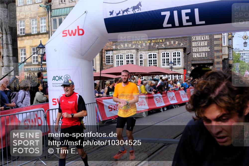 13.09.2026 - 21. swb-Marathon Bremen Tim E. http://msf.ph/oto/10304525 13.09.2026 10:48:11 Ziel 10172, 10393, 10592, 11018, 11360, 11634, 11735, 11894, 12278, 12354, 12487, 12558, 13620 meine-sportfotos.de