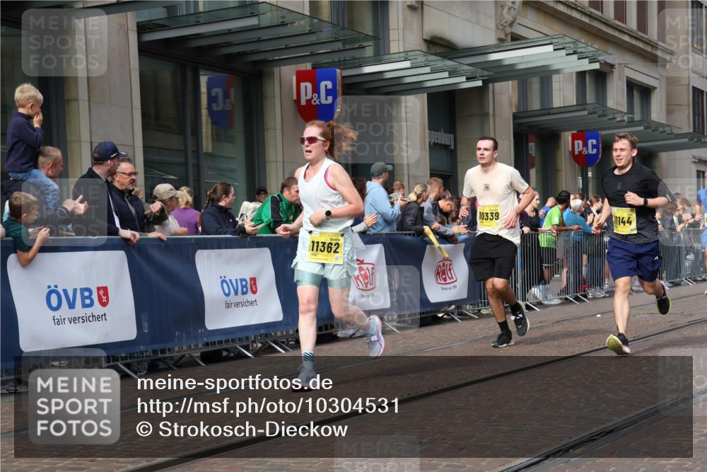 13.09.2026 - 21. swb-Marathon Bremen Strokosch-Dieckow http://msf.ph/oto/10304531 13.09.2026 10:52:35 Ziel 10193, 10304, 10339, 10652, 10714, 10734, 10827, 10863, 11002, 11038, 11144, 11238, 11282, 11362, 11386, 11575, 11597, 11766, 12019, 12338, 12369, 12399, 10761, 10812, 10906, 10958, 11109, 11350, 11371, 11604, 11605, 11610, 11669, 12319, 12361, 12439, 12533 meine-sportfotos.de