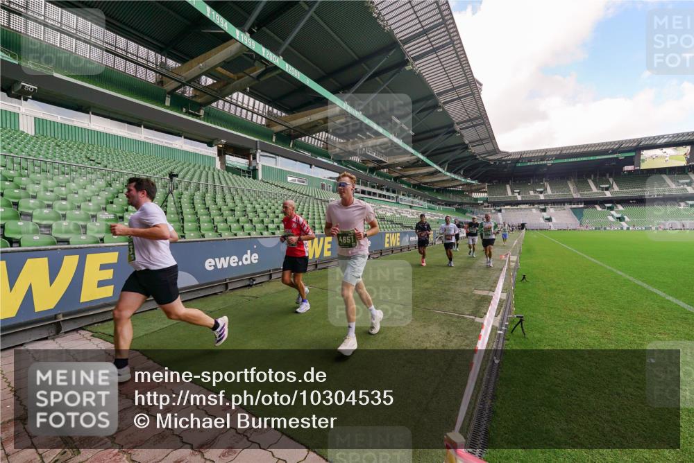 13.09.2026 - 21. swb-Marathon Bremen Michael Burmester http://msf.ph/oto/10304535 13.09.2026 12:52:29 Laufen im Stadion 102, 107, 235, 683, 734, 755, 792, 863, 985, 987, 1033, 1043, 1056, 1125, 1146, 1162, 1232, 1252, 1297, 1455, 1492, 1528, 1542, 1646, 1704, 1955, 2007, 2008, 2043, 2203, 2350, 2447, 2480, 2498, 2759, 2767, 2820, 2847, 2858, 3085, 3149, 3236, 3336, 3362, 3440, 3448, 3566, 3703, 3830, 3899, 3988, 4165, 4283, 4429, 4475, 4571, 4573, 4582, 4605, 4651, 4727, 4781, 4782, 4895, 5079, 5168, 5379, 5521, 6274, 8033, 8798 meine-sportfotos.de