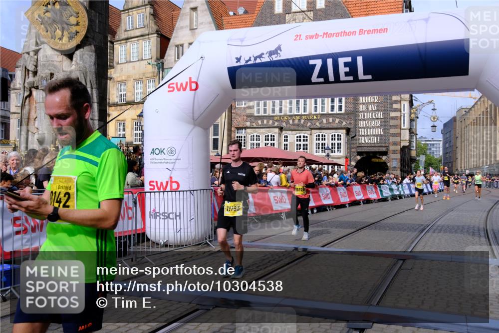13.09.2026 - 21. swb-Marathon Bremen Tim E. http://msf.ph/oto/10304538 13.09.2026 10:48:22 Ziel 10142, 10316, 10329, 11058, 11193, 11360, 11735, 11781, 12278, 12354, 12487, 13620 meine-sportfotos.de