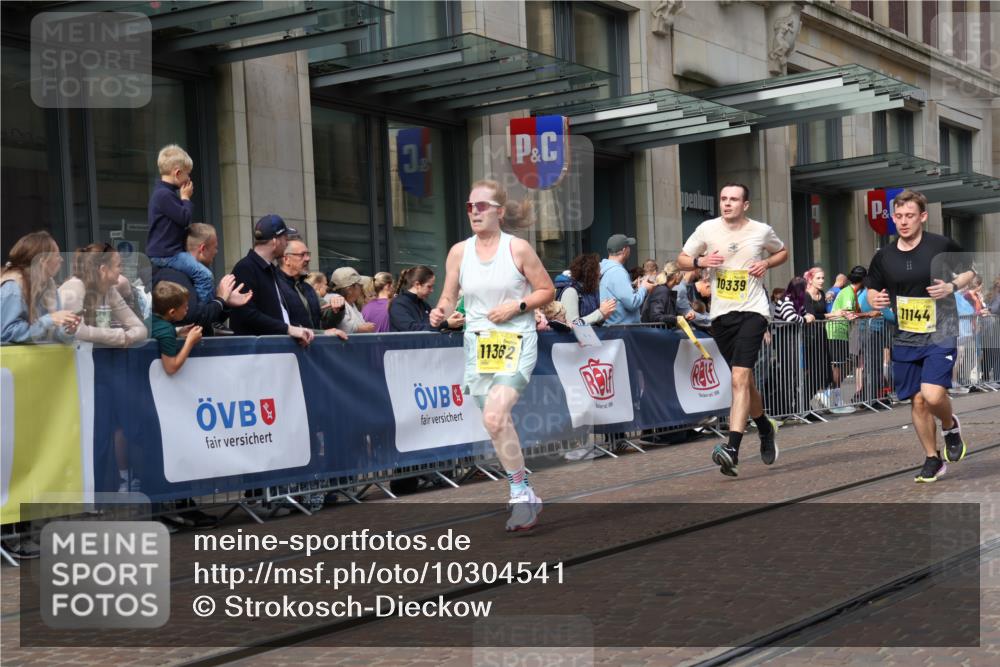 13.09.2026 - 21. swb-Marathon Bremen Strokosch-Dieckow http://msf.ph/oto/10304541 13.09.2026 10:52:35 Ziel 10193, 10304, 10339, 10652, 10714, 10734, 10827, 10863, 11002, 11038, 11144, 11238, 11282, 11362, 11386, 11575, 11597, 11766, 12019, 12338, 12369, 12399, 10761, 10812, 10906, 10958, 11109, 11350, 11371, 11604, 11605, 11610, 11669, 12319, 12361, 12439, 12533 meine-sportfotos.de