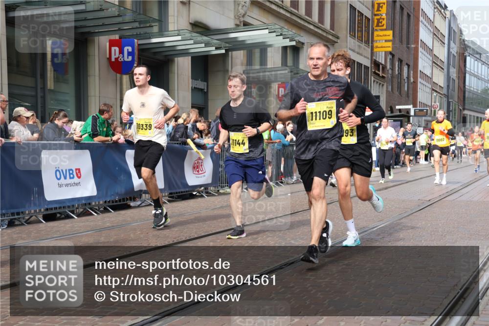 13.09.2026 - 21. swb-Marathon Bremen Strokosch-Dieckow http://msf.ph/oto/10304561 13.09.2026 10:52:36 Ziel 10193, 10284, 10304, 10339, 10652, 10714, 10734, 10827, 10863, 11002, 11038, 11144, 11238, 11282, 11362, 11386, 11575, 11597, 11766, 12019, 12338, 12369, 12399, 10193, 10761, 10812, 10906, 10958, 11109, 11144, 11350, 11362, 11604, 11605, 11610, 11669, 12319, 12361, 12439, 12533 meine-sportfotos.de