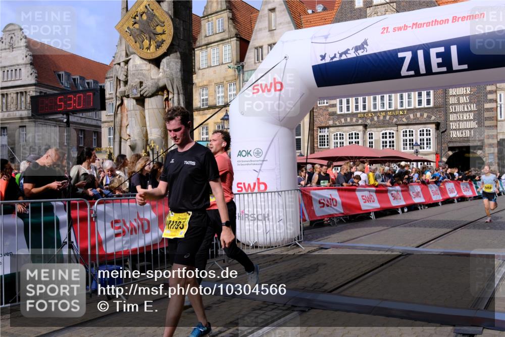 13.09.2026 - 21. swb-Marathon Bremen Tim E. http://msf.ph/oto/10304566 13.09.2026 10:48:23 Ziel 10142, 10316, 10329, 11058, 11193, 11735, 11781, 12278, 12354, 12487, 13620 meine-sportfotos.de