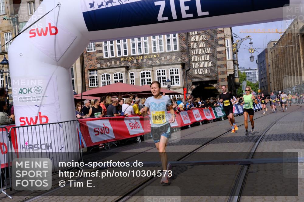 13.09.2026 - 21. swb-Marathon Bremen Tim E. http://msf.ph/oto/10304573 13.09.2026 10:48:26 Ziel 10142, 10316, 10329, 10638, 11058, 11135, 11193, 11241, 11735, 11781, 12354, 12487, 13620 meine-sportfotos.de