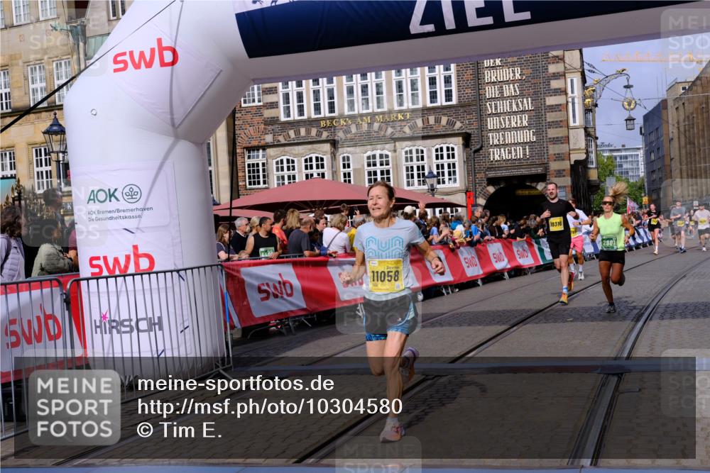 13.09.2026 - 21. swb-Marathon Bremen Tim E. http://msf.ph/oto/10304580 13.09.2026 10:48:26 Ziel 10142, 10316, 10329, 10638, 11058, 11135, 11193, 11241, 11735, 11781, 12354, 12487, 13620 meine-sportfotos.de