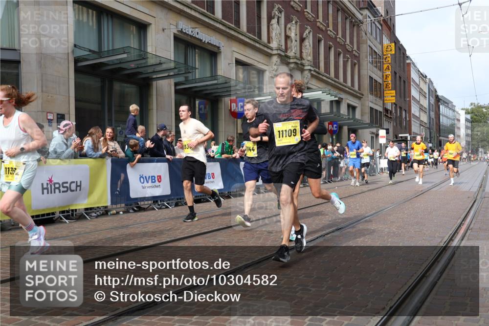 13.09.2026 - 21. swb-Marathon Bremen Strokosch-Dieckow http://msf.ph/oto/10304582 13.09.2026 10:52:36 Ziel 10193, 10284, 10304, 10339, 10652, 10714, 10734, 10827, 10863, 11002, 11038, 11144, 11238, 11282, 11362, 11386, 11575, 11597, 11766, 12019, 12338, 12369, 12399, 10193, 10761, 10812, 10906, 10958, 11109, 11144, 11350, 11362, 11604, 11605, 11610, 11669, 12319, 12361, 12439, 12533 meine-sportfotos.de