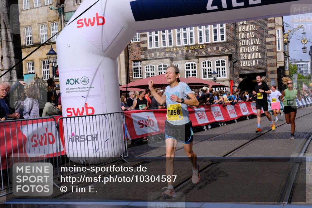 13.09.2026 - 21. swb-Marathon Bremen Tim E. http://msf.ph/oto/10304587 13.09.2026 10:48:26 Ziel 10142, 10316, 10329, 10638, 11058, 11135, 11193, 11241, 11735, 11781, 12354, 12487, 13620 meine-sportfotos.de