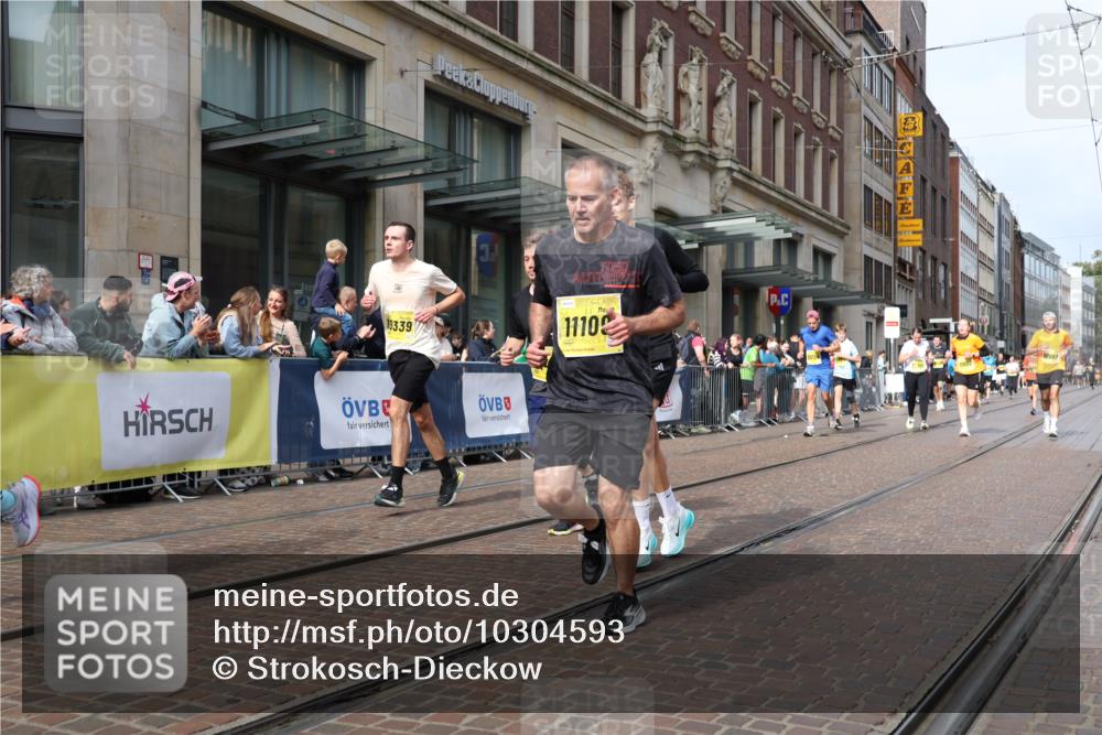 13.09.2026 - 21. swb-Marathon Bremen Strokosch-Dieckow http://msf.ph/oto/10304593 13.09.2026 10:52:37 Ziel 10284, 10304, 10339, 10652, 10714, 10734, 10827, 10863, 11002, 11038, 11238, 11282, 11386, 11575, 11597, 11766, 12019, 12338, 12369, 12398, 12399, 10193, 10339, 10652, 10761, 10812, 10906, 10958, 11002, 11109, 11144, 11350, 11362, 11604, 11605, 11610, 11669, 12319, 12361, 12439, 12533 meine-sportfotos.de
