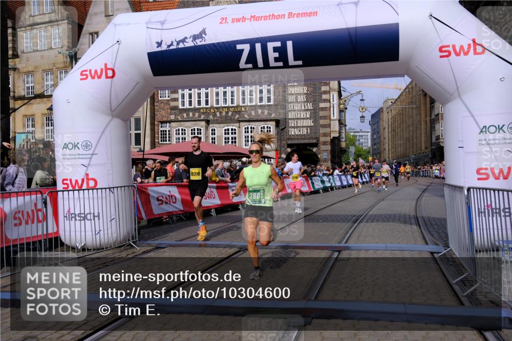 13.09.2026 - 21. swb-Marathon Bremen Tim E. http://msf.ph/oto/10304600 13.09.2026 10:48:28 Ziel 10142, 10316, 10329, 10638, 11058, 11135, 11193, 11241, 11781, 11815, 12354, 12487, 13620 meine-sportfotos.de