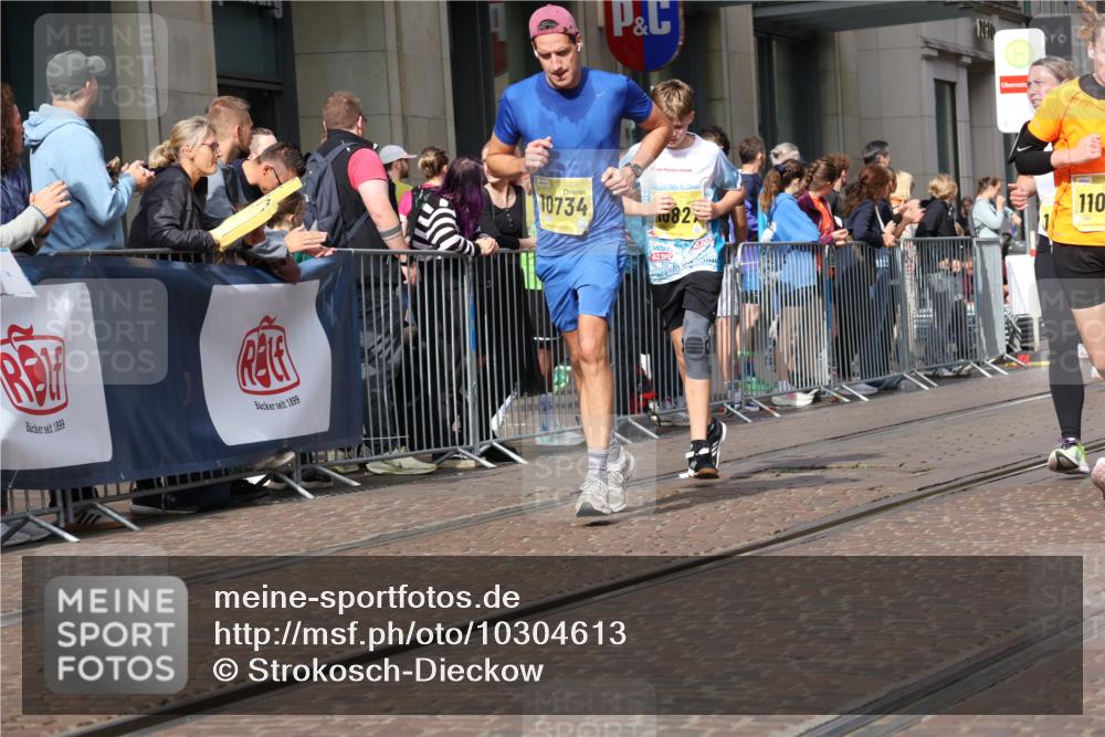 13.09.2026 - 21. swb-Marathon Bremen Strokosch-Dieckow http://msf.ph/oto/10304613 13.09.2026 10:52:38 Ziel 10284, 10304, 10714, 10734, 10827, 10863, 11038, 11238, 11282, 11386, 11575, 11597, 11766, 12019, 12338, 12369, 12398, 12399, 10193, 10339, 10652, 10761, 10812, 10906, 10958, 11002, 11109, 11144, 11350, 11362, 11604, 11605, 11610, 11669, 12319, 12361, 12399, 12439, 12533 meine-sportfotos.de
