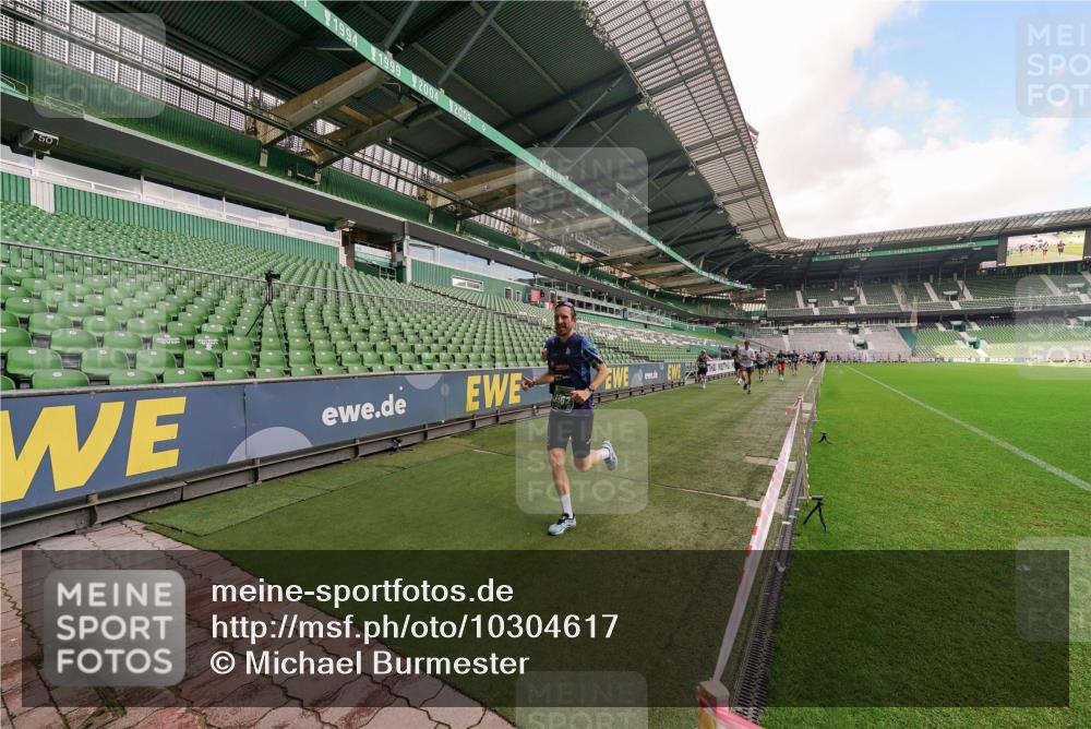 13.09.2026 - 21. swb-Marathon Bremen Michael Burmester http://msf.ph/oto/10304617 13.09.2026 12:53:11 Laufen im Stadion 102, 107, 145, 235, 313, 376, 472, 541, 560, 615, 616, 675, 683, 696, 740, 755, 792, 816, 863, 982, 985, 987, 1033, 1056, 1076, 1207, 1232, 1252, 1297, 1419, 1433, 1445, 1468, 1492, 1528, 1542, 1551, 1646, 1664, 1704, 1707, 1814, 1955, 2007, 2008, 2043, 2055, 2203, 2280, 2350, 2362, 2401, 2422, 2454, 2480, 2498, 2623, 2767, 2820, 2847, 2858, 2997, 3085, 3149, 3236, 3336, 3362, 3413, 3448, 3566, 3830, 3899, 3988, 4283, 4475, 4573, 4605, 4651 meine-sportfotos.de