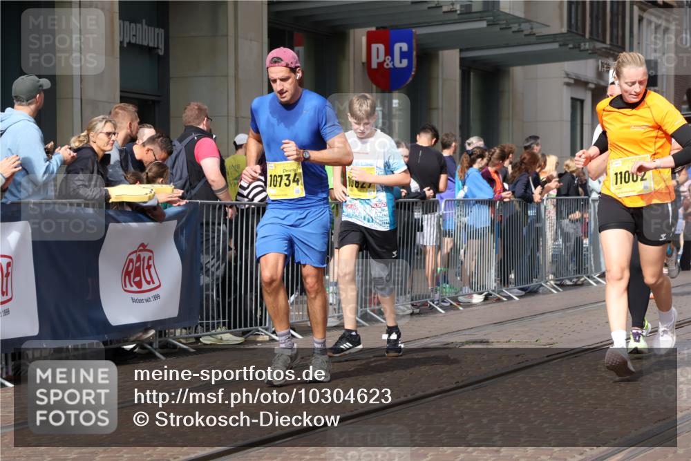13.09.2026 - 21. swb-Marathon Bremen Strokosch-Dieckow http://msf.ph/oto/10304623 13.09.2026 10:52:38 Ziel 10284, 10304, 10714, 10734, 10827, 10863, 11038, 11238, 11282, 11386, 11575, 11597, 11766, 12019, 12338, 12369, 12398, 12399, 10193, 10339, 10652, 10761, 10812, 10906, 10958, 11002, 11109, 11144, 11350, 11362, 11604, 11605, 11610, 11669, 12319, 12361, 12399, 12439, 12533 meine-sportfotos.de