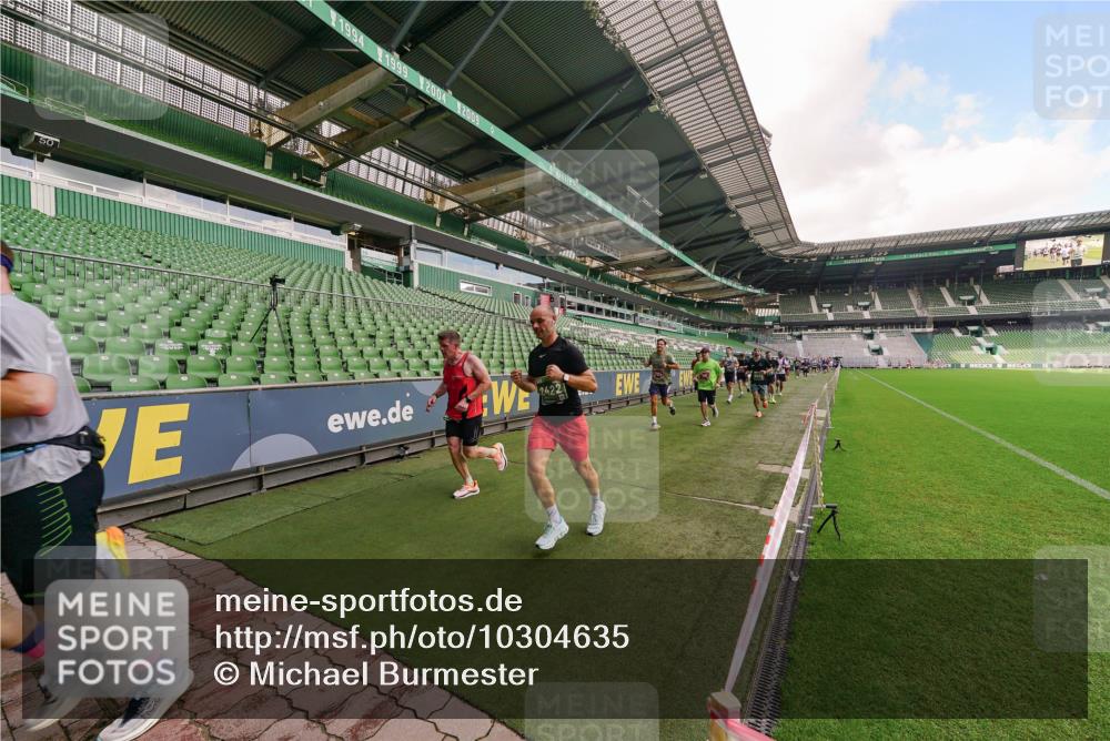 13.09.2026 - 21. swb-Marathon Bremen Michael Burmester http://msf.ph/oto/10304635 13.09.2026 12:53:18 Laufen im Stadion 102, 107, 145, 235, 313, 376, 472, 541, 560, 615, 616, 675, 683, 696, 740, 755, 792, 816, 827, 863, 982, 985, 987, 1033, 1056, 1076, 1207, 1232, 1252, 1297, 1419, 1433, 1445, 1468, 1492, 1528, 1542, 1551, 1646, 1664, 1704, 1707, 1814, 1955, 2007, 2008, 2043, 2055, 2203, 2280, 2350, 2362, 2401, 2422, 2454, 2480, 2498, 2499, 2623, 2701, 2767, 2820, 2847, 2858, 2882, 2913, 2971, 2997, 3085, 3149, 3236, 3336, 3362, 3413, 3448, 3566, 3830, 3899, 3988, 4283, 4475, 4573, 4605, 4651 meine-sportfotos.de
