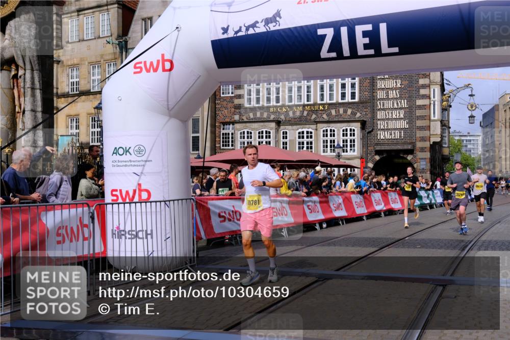 13.09.2026 - 21. swb-Marathon Bremen Tim E. http://msf.ph/oto/10304659 13.09.2026 10:48:30 Ziel 10142, 10316, 10329, 10421, 10638, 11058, 11135, 11193, 11241, 11781, 11815, 12259, 13620 meine-sportfotos.de