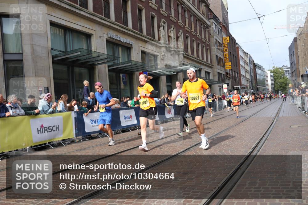 13.09.2026 - 21. swb-Marathon Bremen Strokosch-Dieckow http://msf.ph/oto/10304664 13.09.2026 10:52:40 Ziel 10284, 10304, 10714, 10734, 10827, 10863, 11038, 11238, 11282, 11386, 11575, 11766, 12019, 12338, 12369, 12398, 10193, 10339, 10652, 10761, 10812, 10906, 10958, 11002, 11109, 11144, 11350, 11362, 11597, 11604, 11605, 11669, 12338, 12361, 12399, 12439, 12533 meine-sportfotos.de
